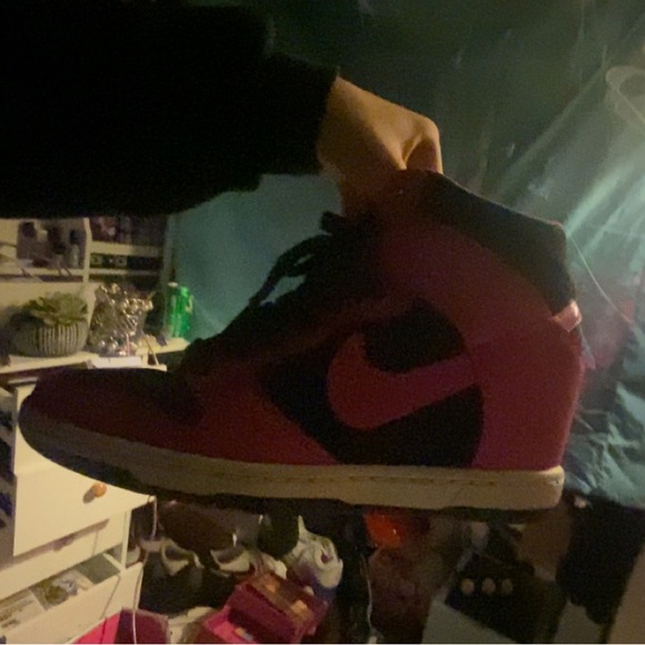 pink and black nike high tops with heal inside - Picture 1 of 2